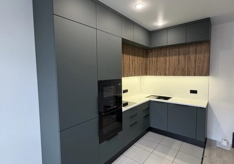Кухня, Фасад: Орех эко H63301-39A матовая Deco line+Heanone матовый Р-180 Тадж / Неаполь матовый P-180 Тадж…