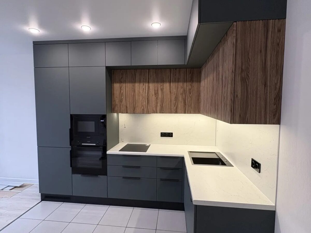 Кухня, Фасад: Орех эко H63301-39A матовая Deco line+Heanone матовый Р-180 Тадж / Неаполь матовый P-180 Тадж…